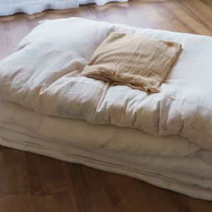 羽毛布団はクリーニングに出すべき