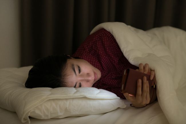 寝る直前のPC・スマホは避ける